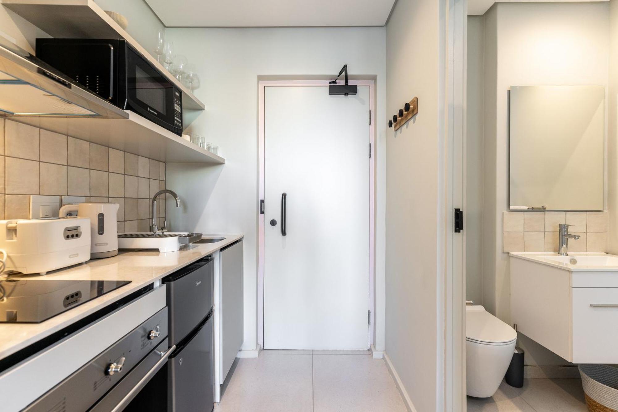 The Rose 307: Modern With Pool Apartment Cape Town