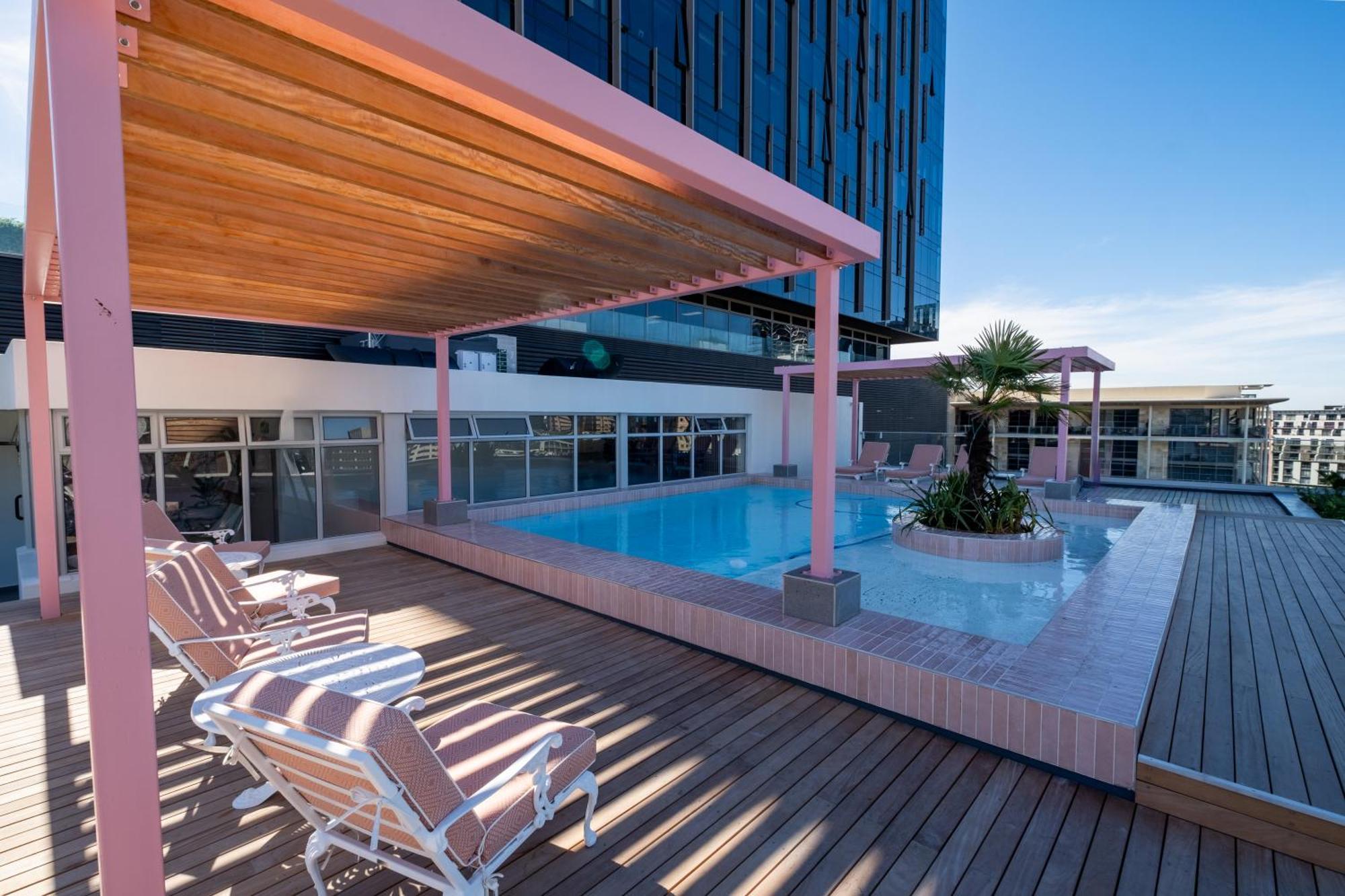 The Rose 307: Modern With Pool *