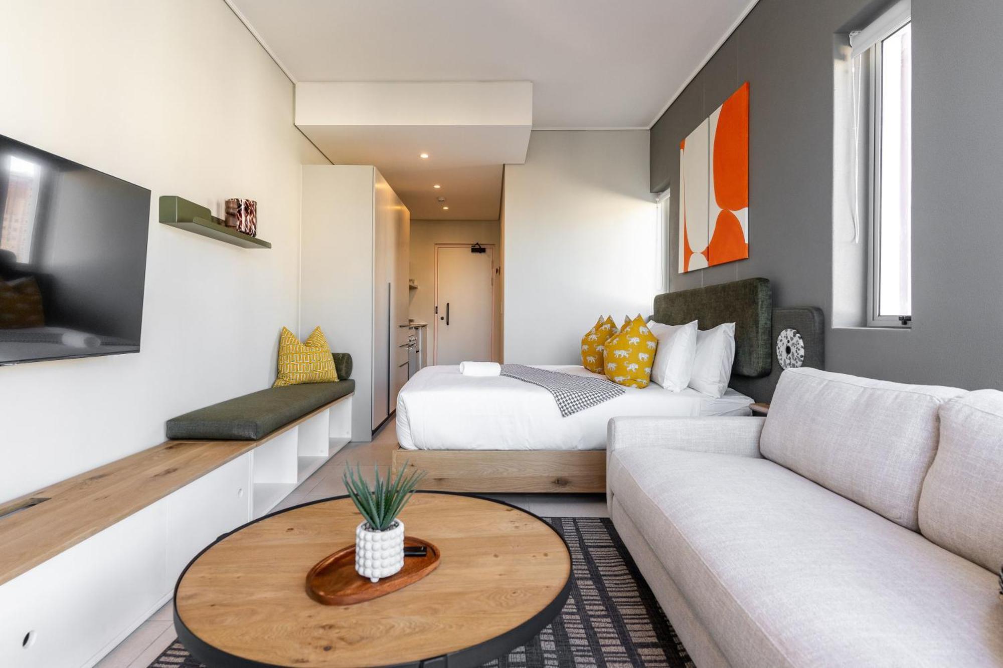 The Rose 307: Modern With Pool