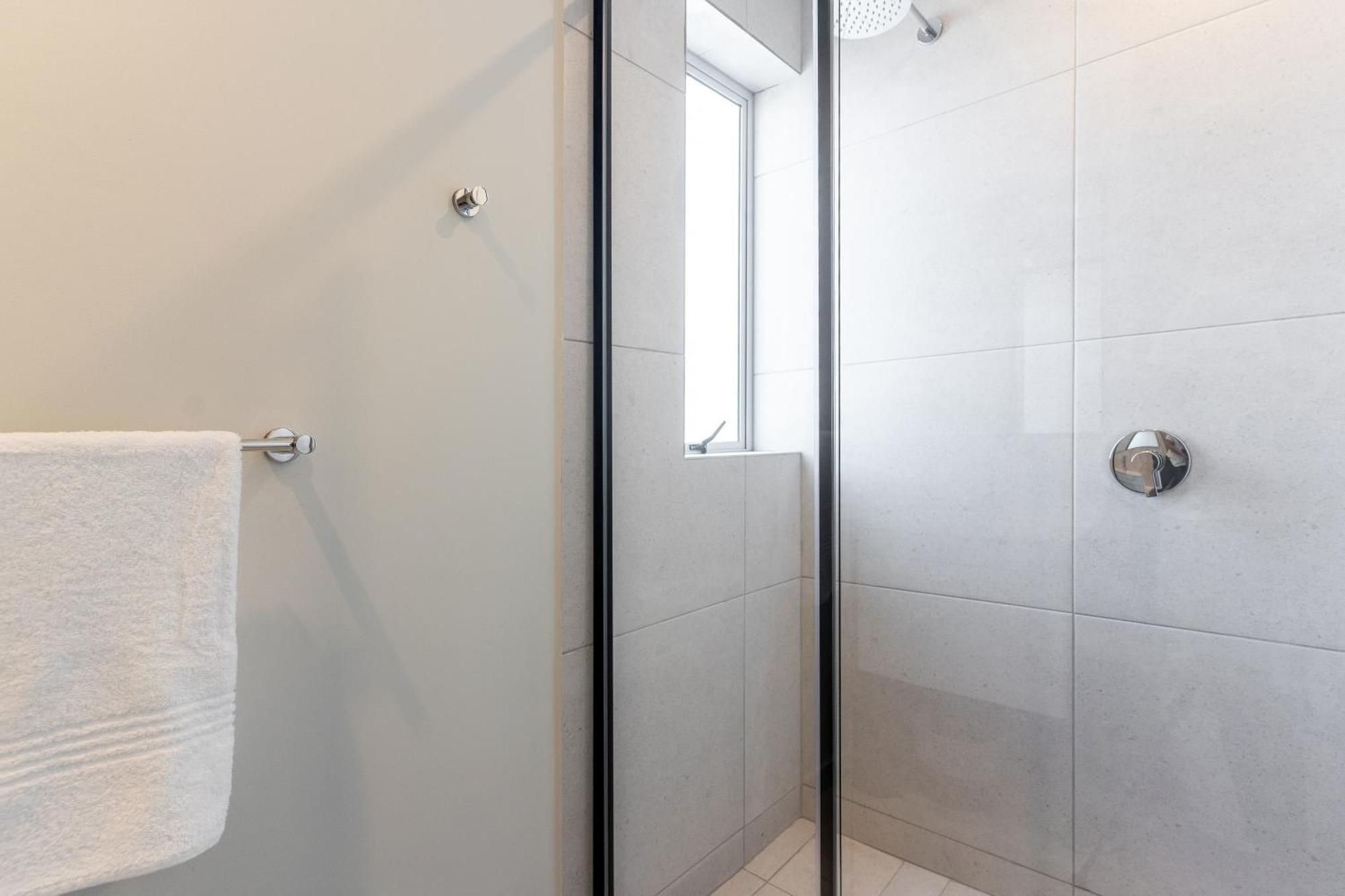 Apartment The Rose 307: Modern With Pool