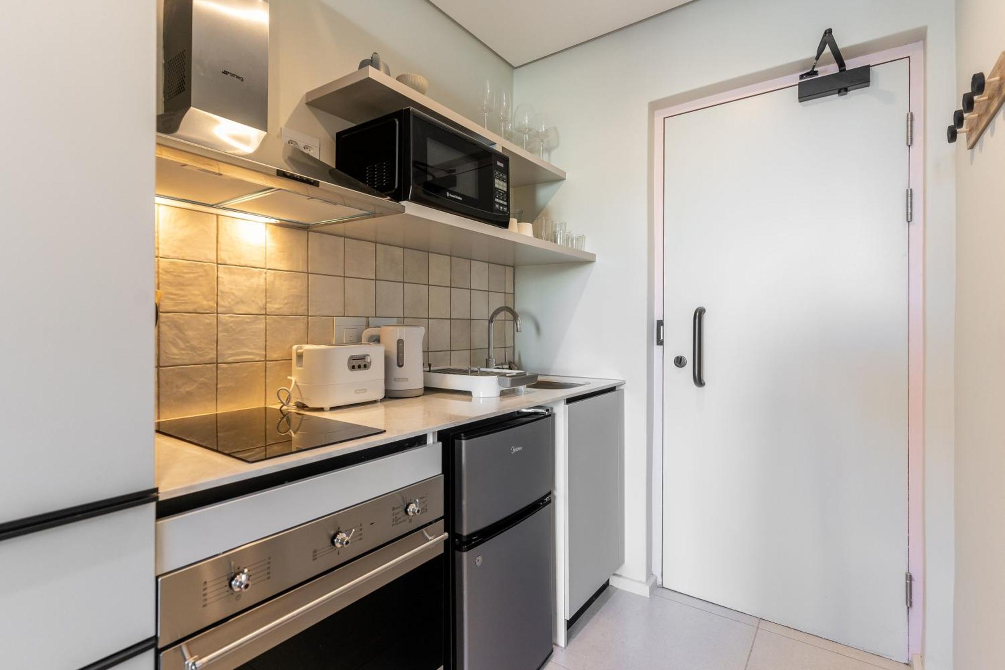 The Rose 307: Modern With Pool Apartment Cape Town