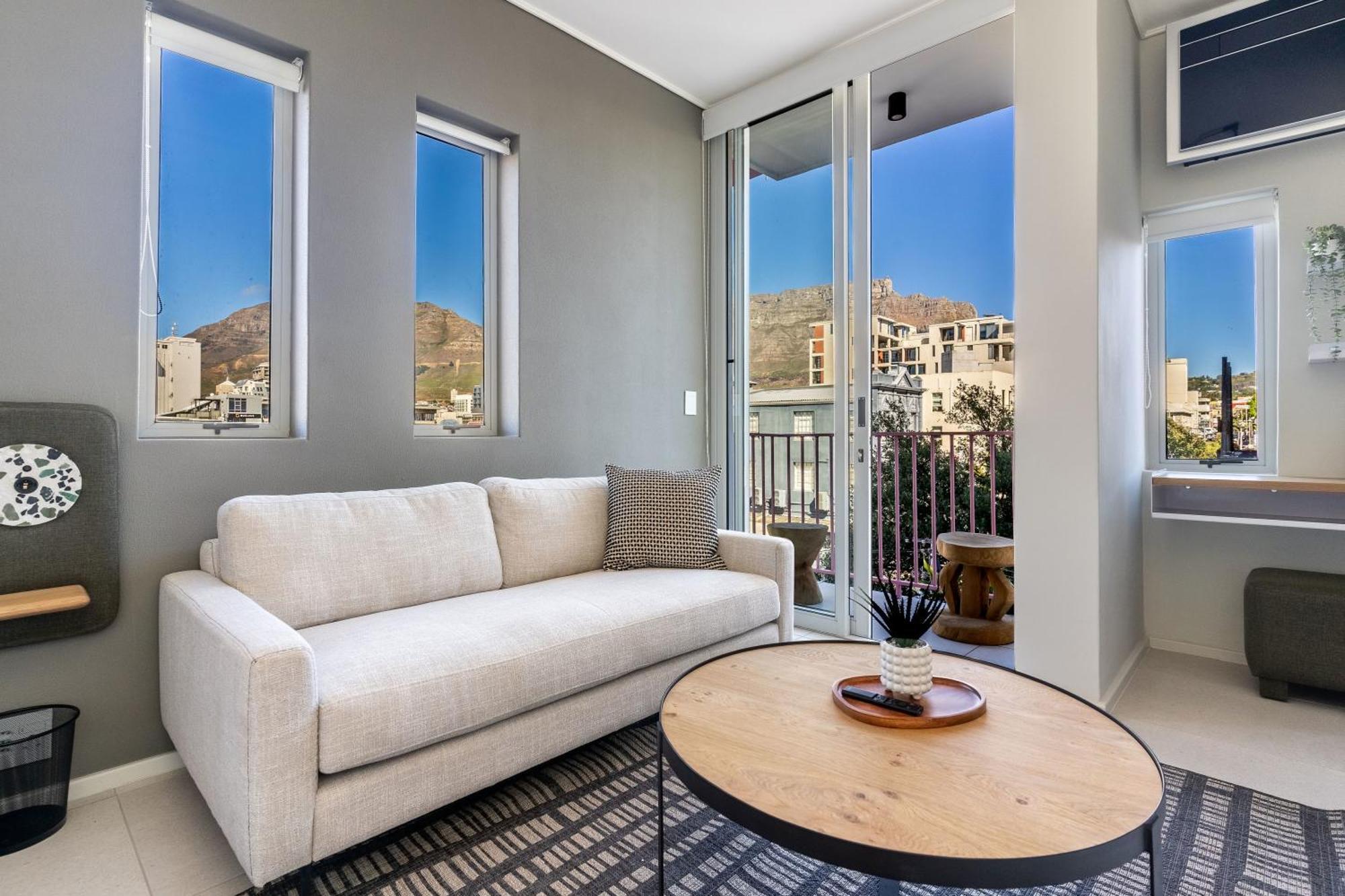 Apartment The Rose 307: Modern With Pool Cape Town