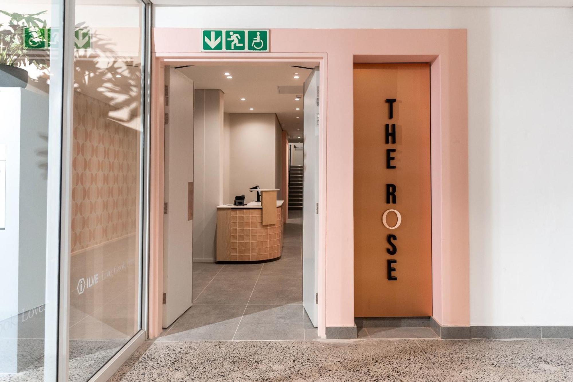 Apartment The Rose 307: Modern With Pool