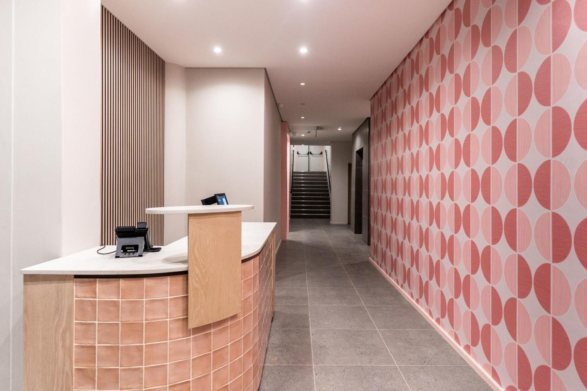The Rose 307: Modern With Pool Apartment *